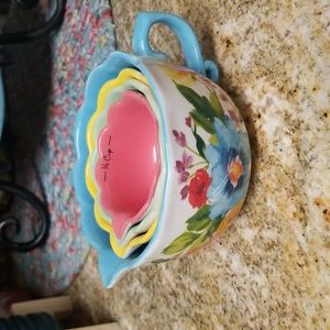 Pioneer woman measuring cups